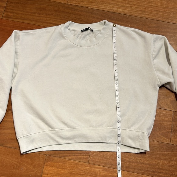 Zara Crop Sweatshirt - Picture 3 of 4